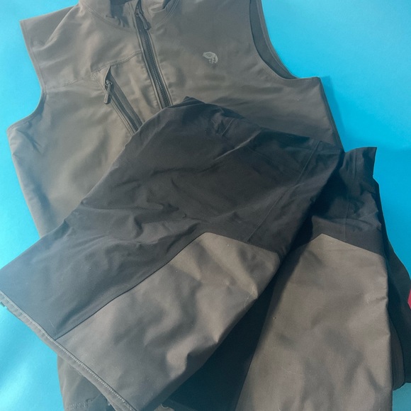 Mountain Hardware Cloudseeker Bibs men’s small NWT